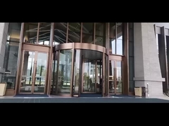 Oteller 300-600 mm'lik bitmiş yüzey ve kanop yüksekliği ile otomatik dönen kapı