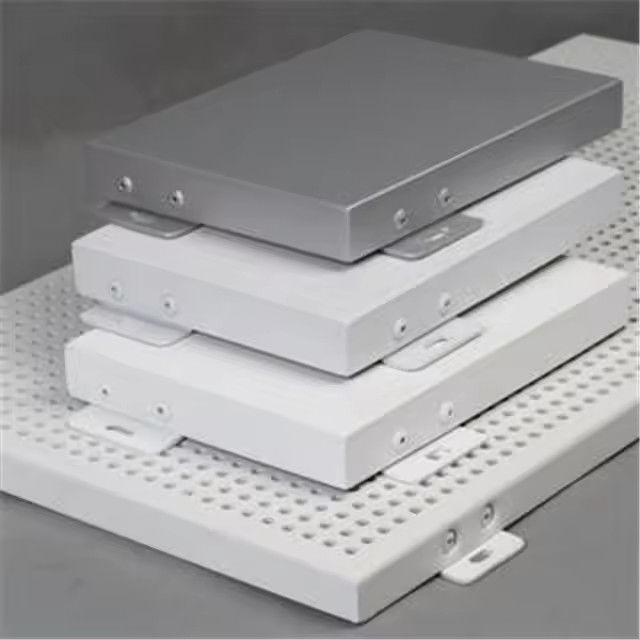 Beyaz camlı alüminyum perde duvarı 35dB ses yalıtımı ile K=2.0W/(m2·K) Isı yalıtımı