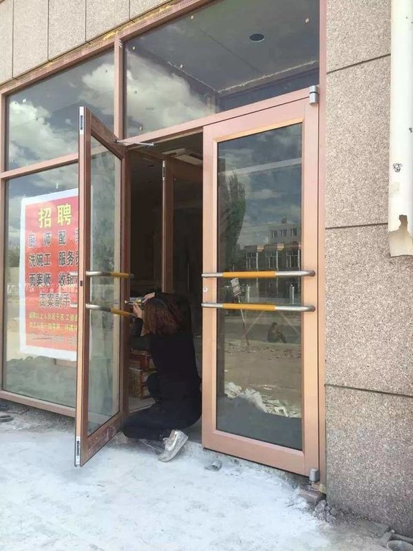 Florokarbon kaplı alüminyum alaşım ön kapı KFC mağazası ön kapı