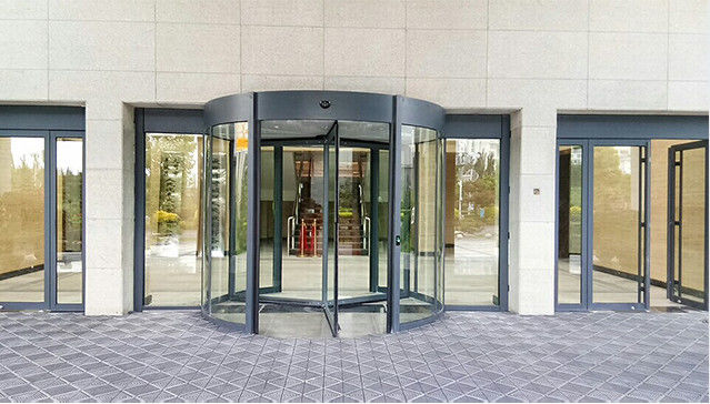 Otel Havaalanı Alışveriş Merkezi Hastanesi için Yeni Tasarımlı Cam Döner Kapı